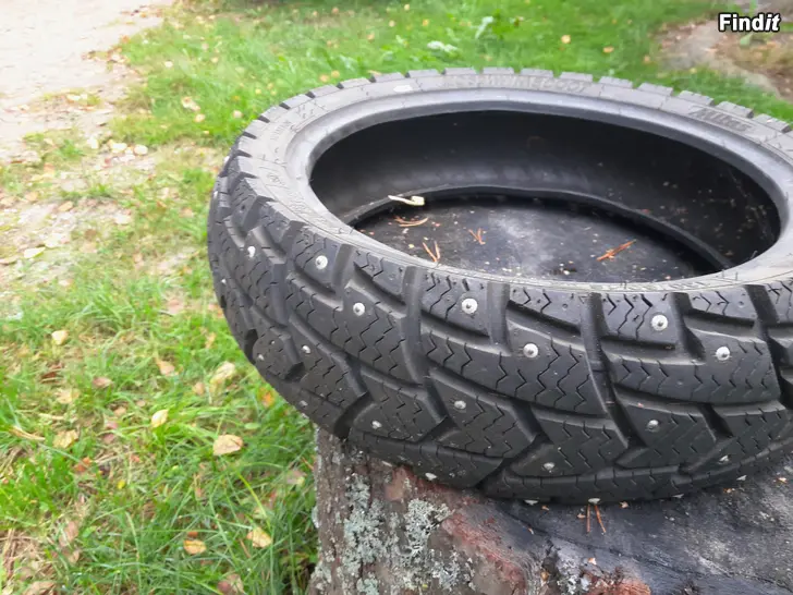 Myydään Skootterin talvirengas, nasta