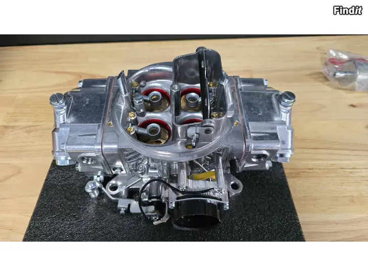 Myydään Ny Brawler 650 CFM förgasare Holley