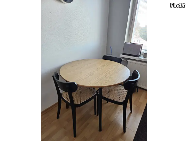 Säljes Köksbord + 3 stolar