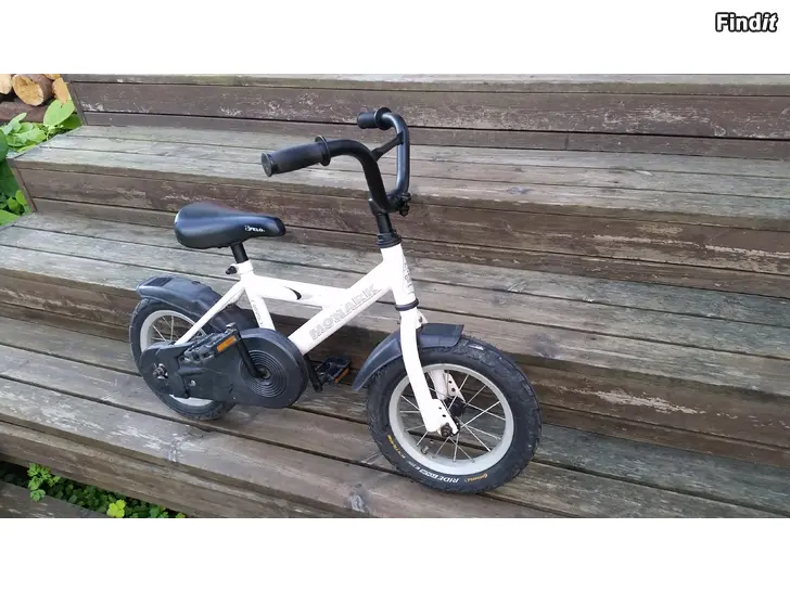 Myydään Monark MTB 12 tuuman renkaat valkoinen 40e