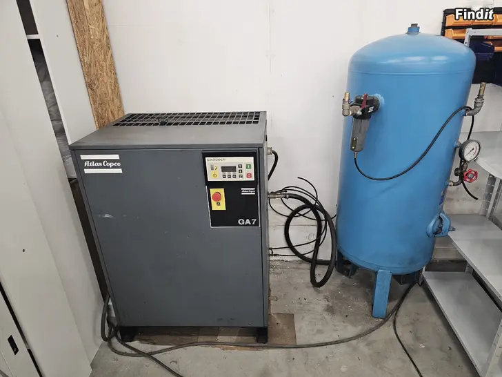 Säljes Atlas Copco GA7 skruvkompressor + 300L lufttank