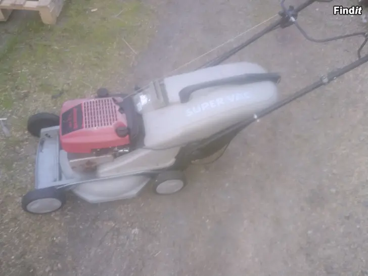Säljes Jonsered uppsamlande gräsklippare med drivning
