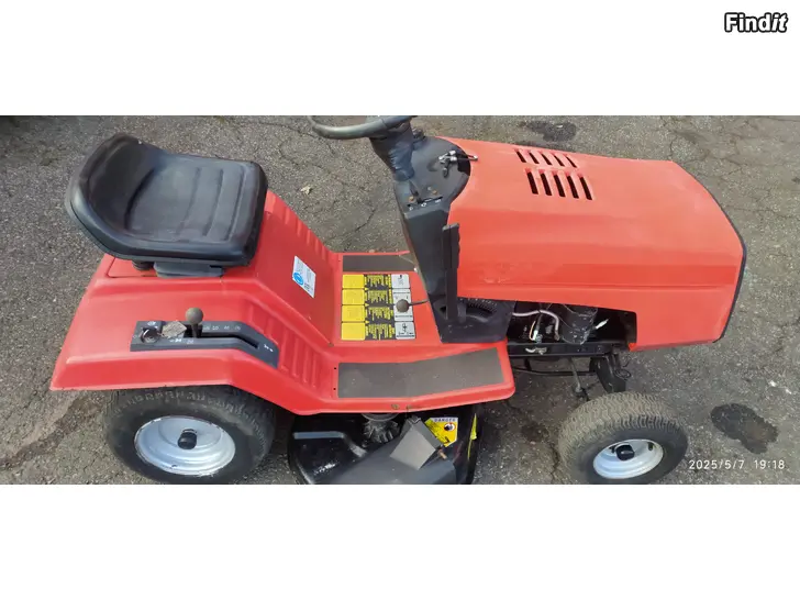 Säljes Jonsered LR8 Traktor Gräsklippare