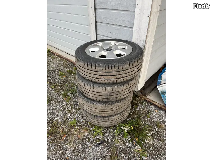 Säljes Ford fälgar och däck 175/75-14