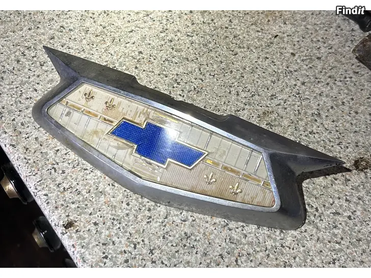 Myydään Chevrolet keulakoriste