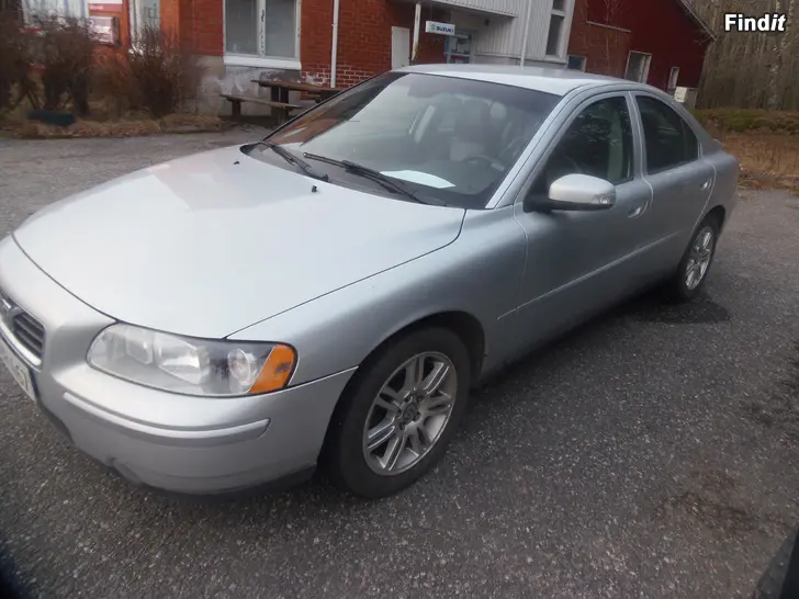 Säljes HOPEAN VÄRINEN  VOLVO S 60 2,4 NAHKASISUSTUS 2008 XOR-467 2,4 L DIESEL KOUKKU JUURI KATSASTETTU