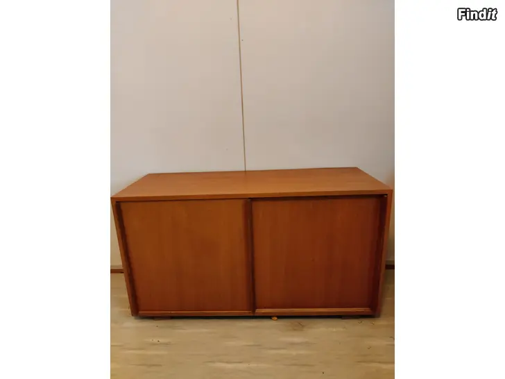 Säljes Litet retro skåp