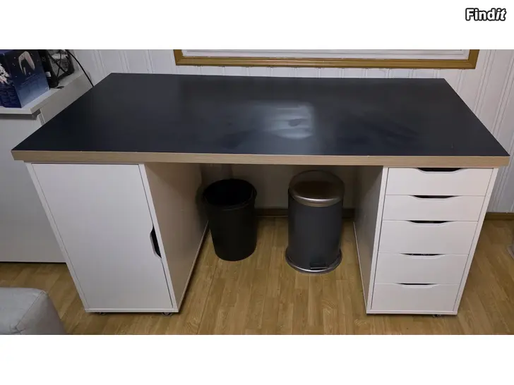 Säljes Tietokonepöytä pyörillä