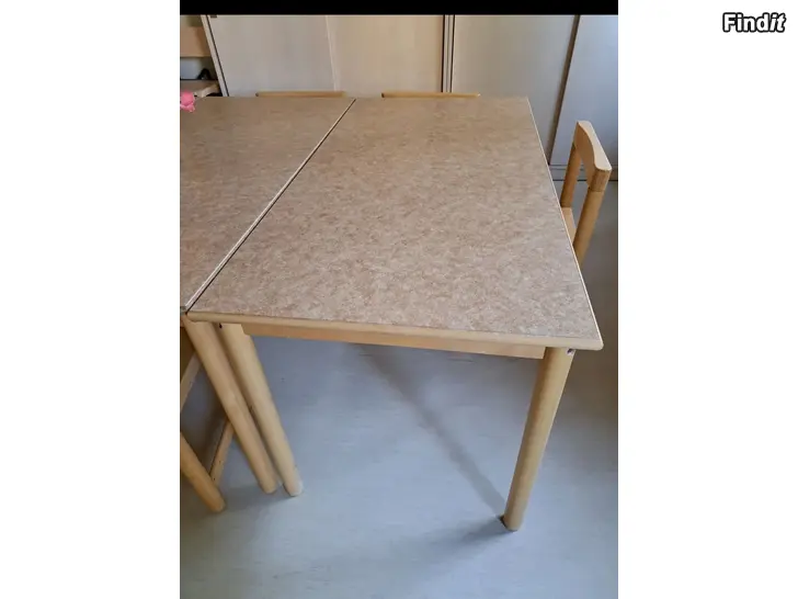 Säljes Dagisbord