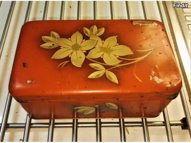 Myydään Vanhat kauniit peltirasiat