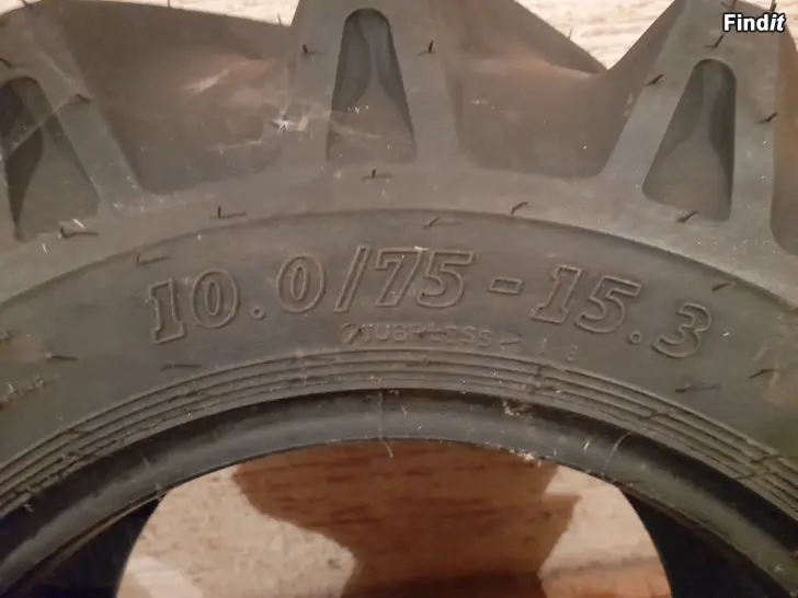 Myydään Uudet BKT IMPLEMENT AS-504 renkaat