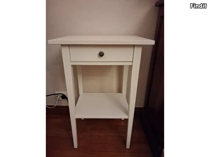 Myydään Sivupöytä