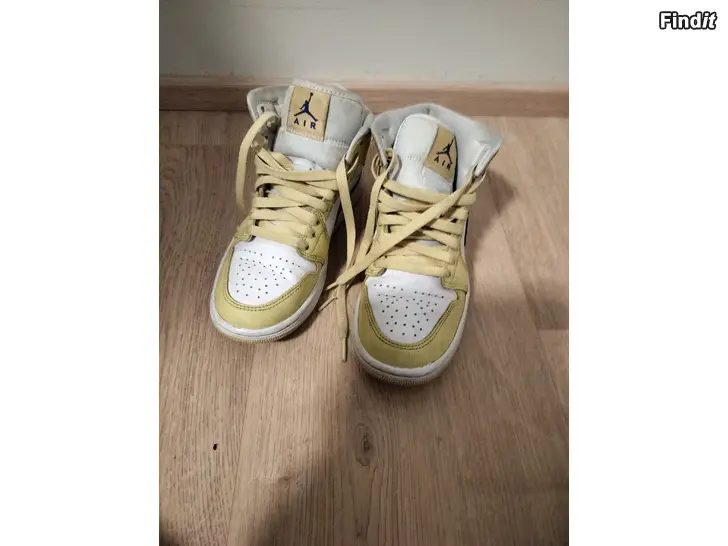 Myydään Nike Air Jordan 1 kelta siniset koko 37