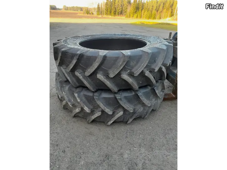 Säljes 2st Traktordäck