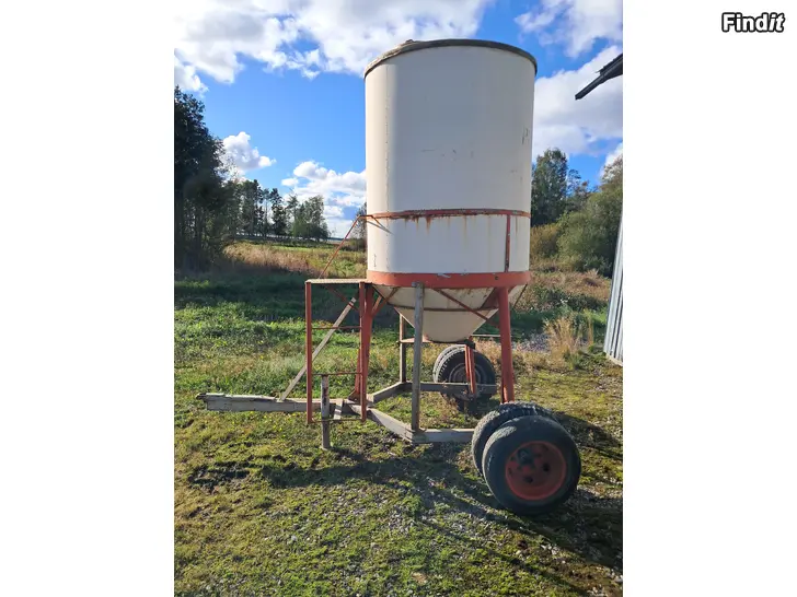Säljes Silos 2000L