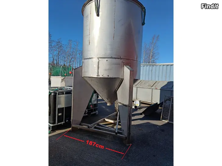 Myydään Silo i rostfritt stål
