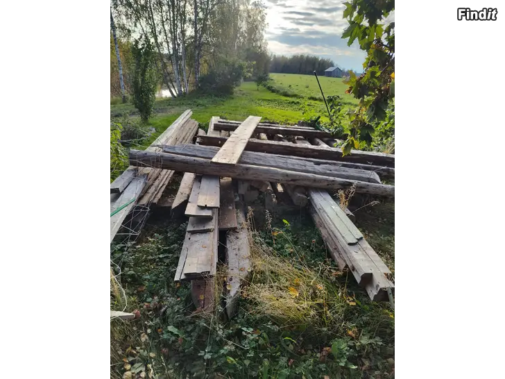 Säljes Stockar och golvplankor till förråd/bastu