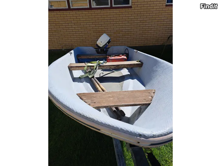 Säljes Båt 3,50x1,50 med Evinrude 9,9 hk