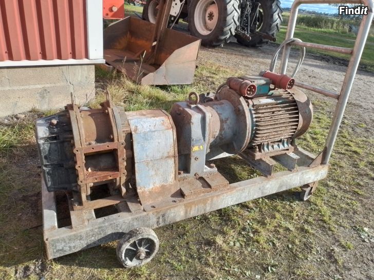 Säljes Foderpump med 11kW Strömberg motor, kraftöverförings omformare