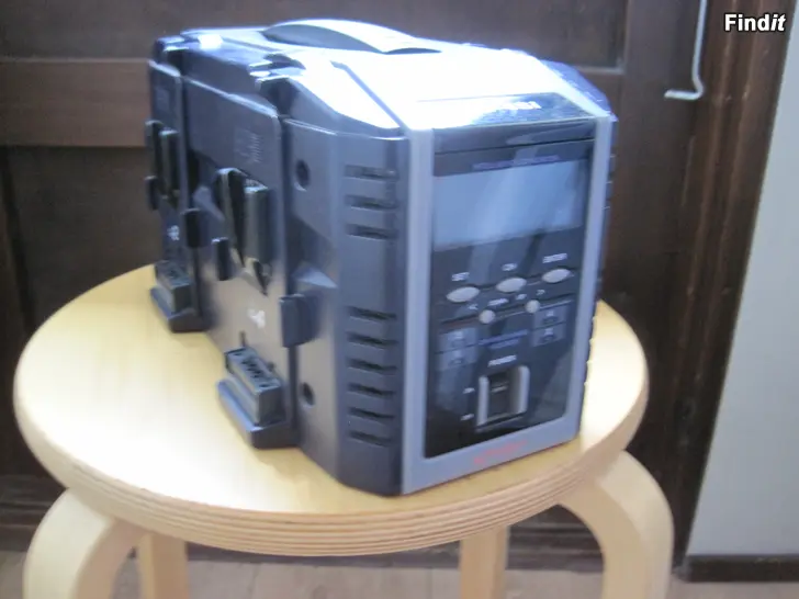 Myydään IDX -4Si Laturi