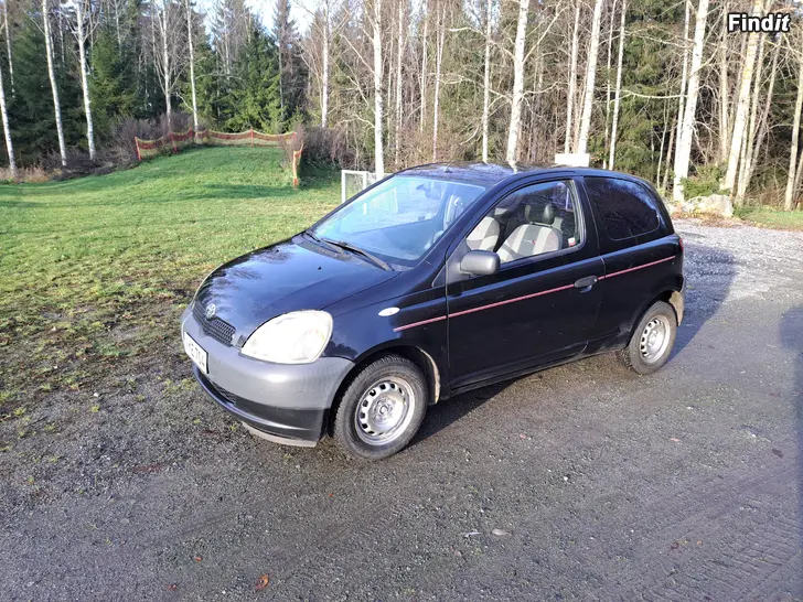 Myydään Toyota Yaris 1.0 bensa manuaali vm 2000