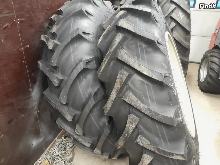 Myydään Pyörät metsään 16,9-34 14PR MF ja FIAT