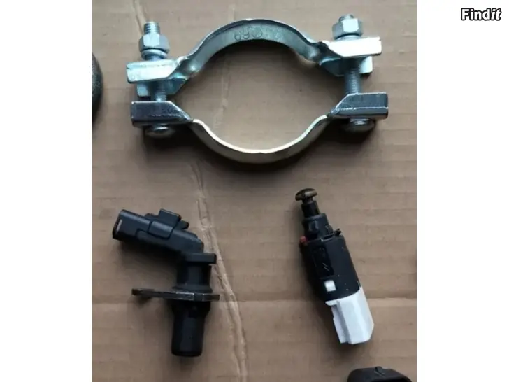 Myydään Kampiakselinanturi jarruvalokytkimenanturi laippakiristin