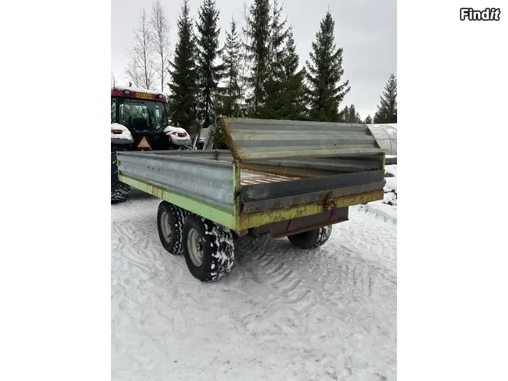 Myydään Boggievagn med hydraulisk bakläm