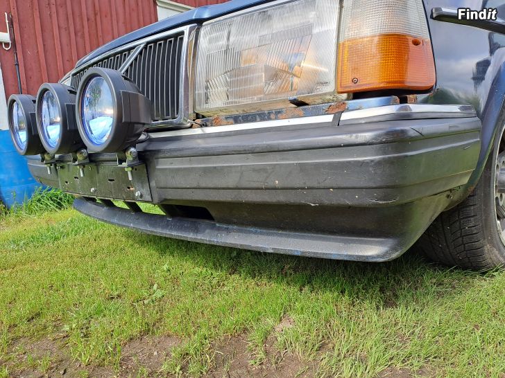 Säljes Volvo 240 framkofångare med extraljus