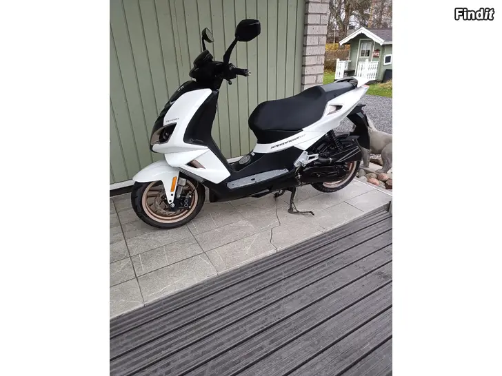 Myydään Peugeot skootteri 2019