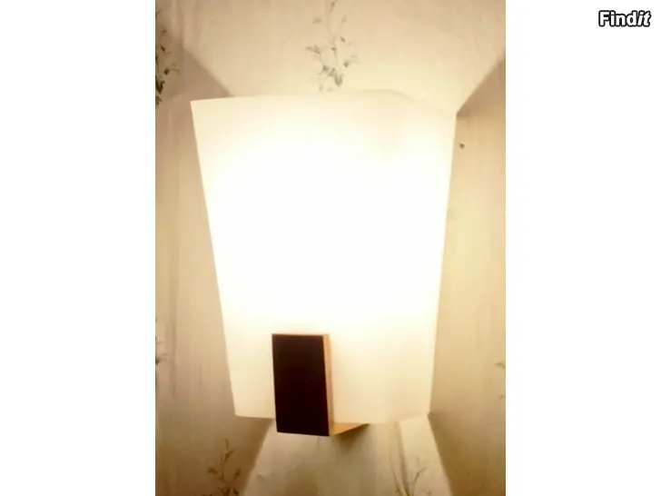 Myydään Yki Nummi seinävalaisin