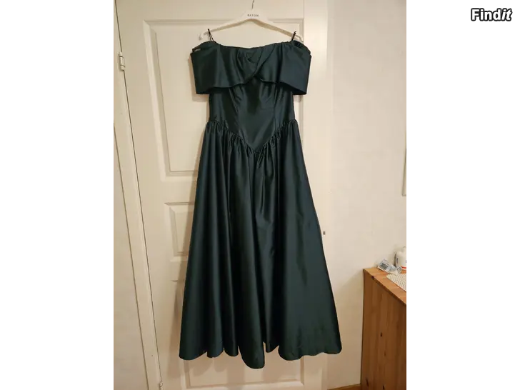 Säljes Lång festklänning