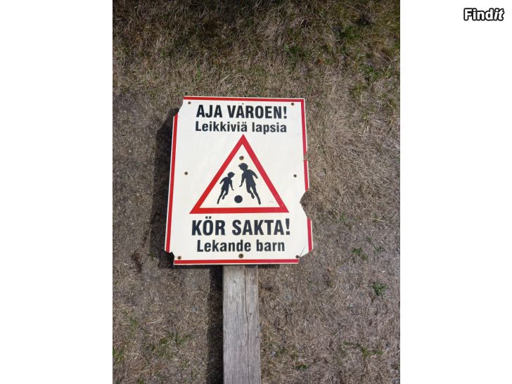 Bortges Bortges skylt Kör sakta lekande barn