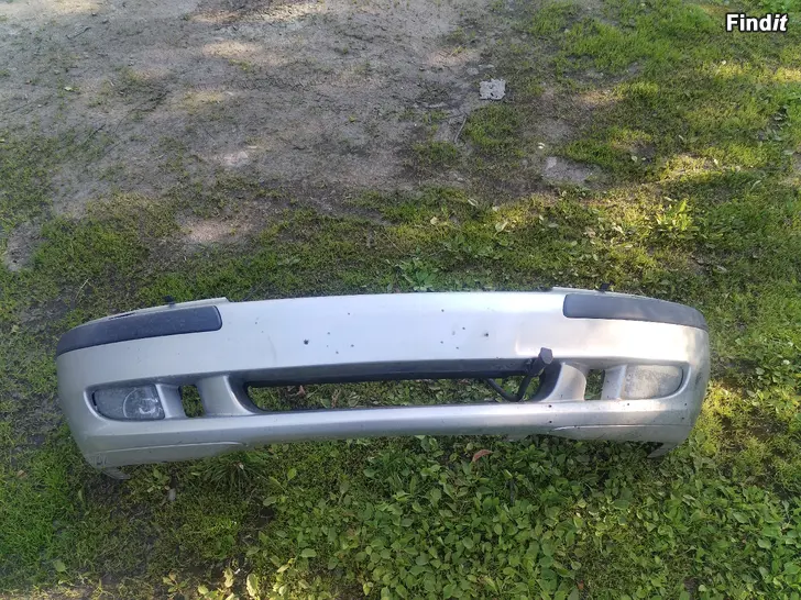 Myydään Volvo V40 etupuskuri