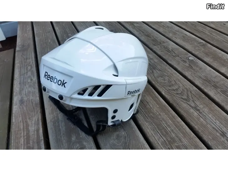 Myydään Reebok 3K valkoinen kypärä koko M  -hinta 16e