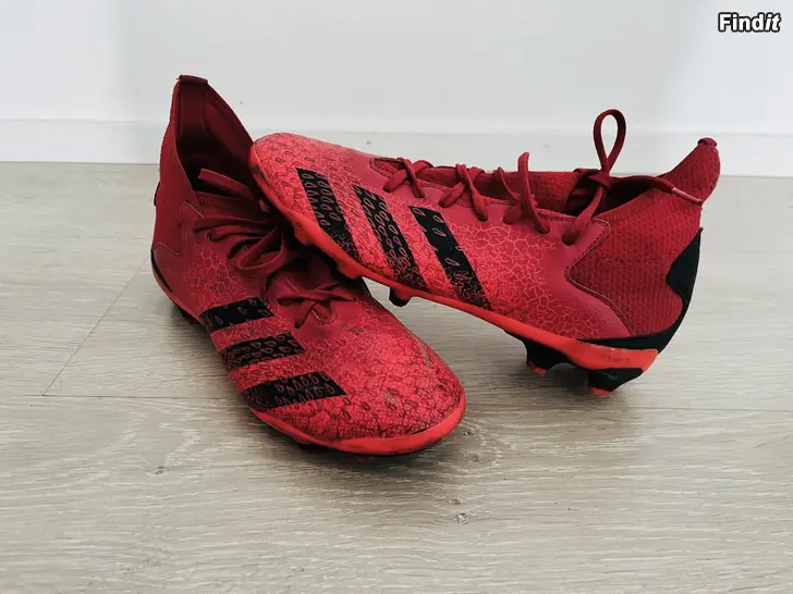 Myydään Adidas jalkapallokengät