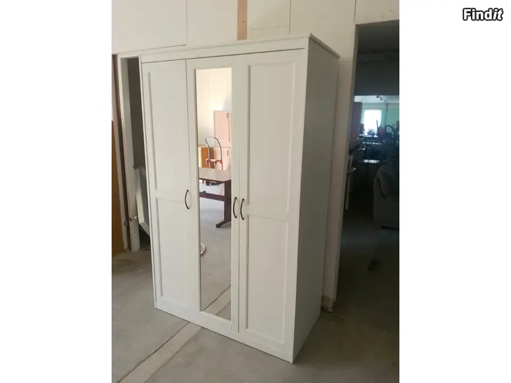 Säljes Snygg 120 cm Garderob med spegel