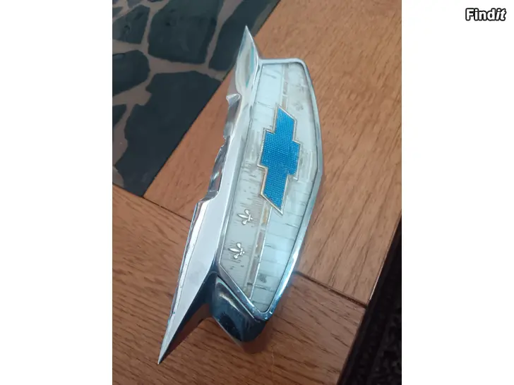 Myydään Chevrolet huv emblem