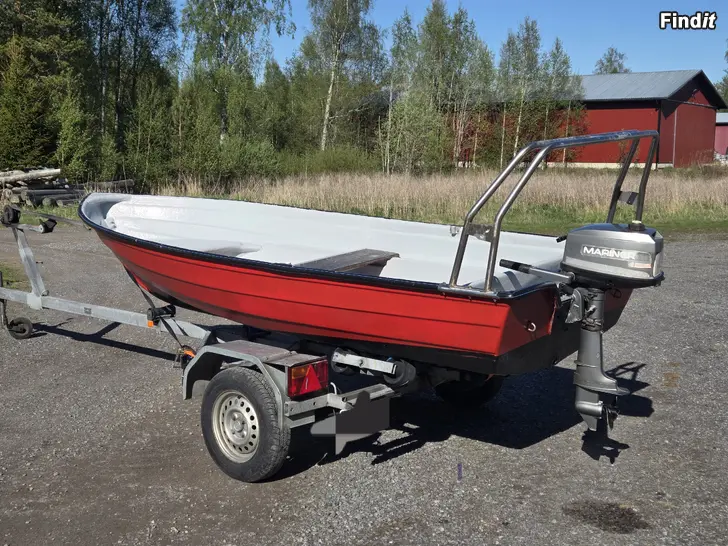 Säljes trevlig glasfiberbåt med motor