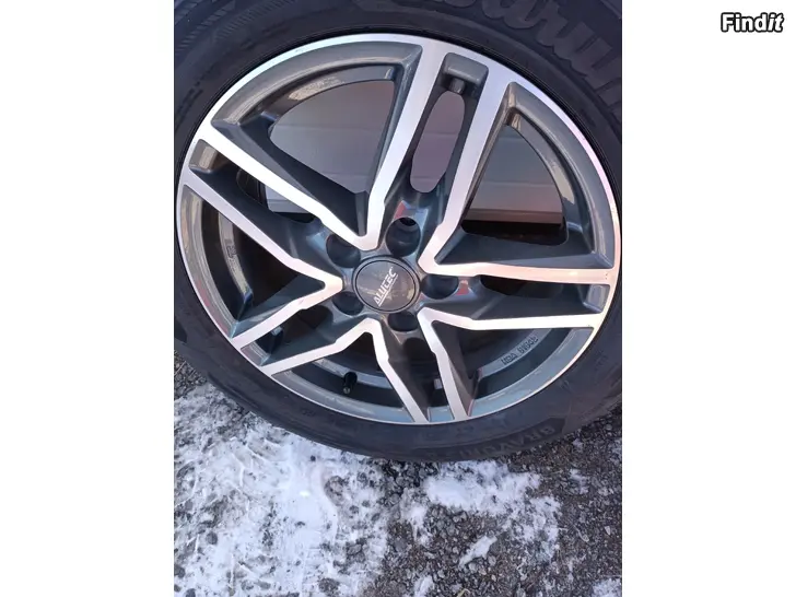 Myydään Uudet kesärenkaat vanteilla