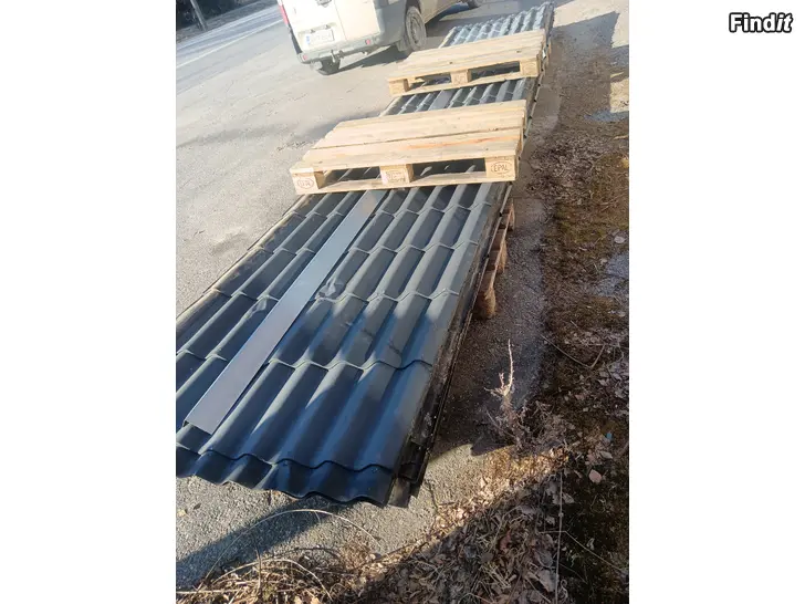 Myydään Begagnad svart takplåt