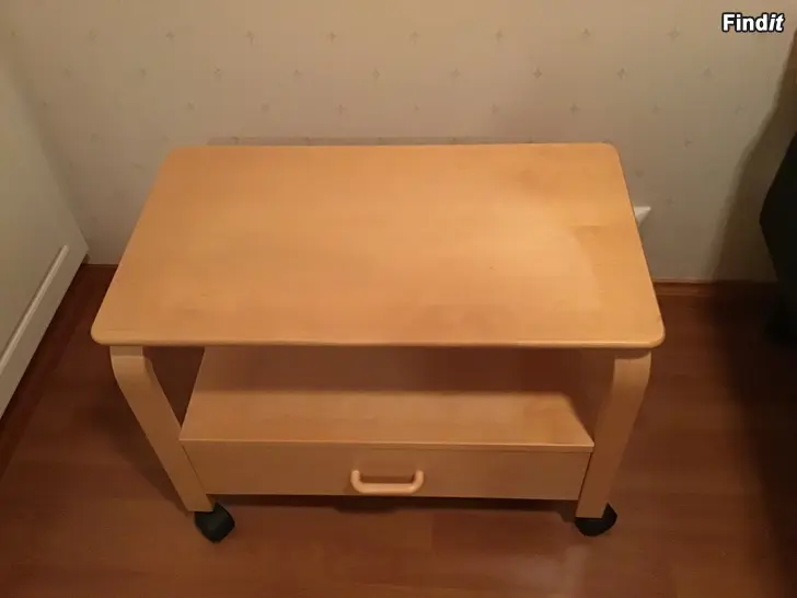 Säljes Mindre TV-bänk