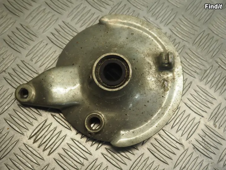 Myydään Honda CA95 59-65 Benly Touring etujarrukilpi front brake flange