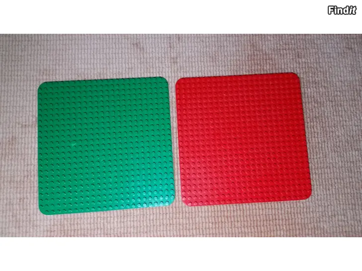 Myydään Lego Duplo rakennuslevy iso vihreä ja punainen