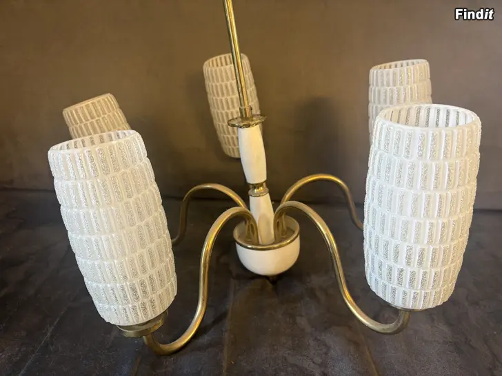 Säljes Takkrona med glasskärmar