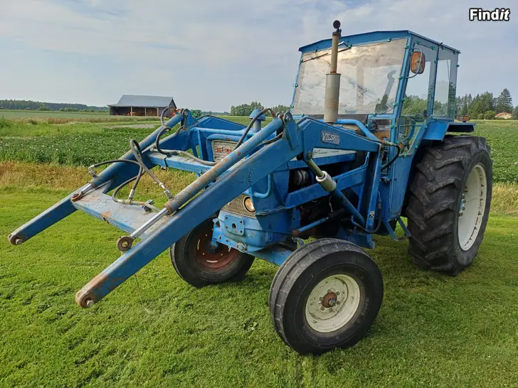 Myydään Ford 5000 etukuormaajalla