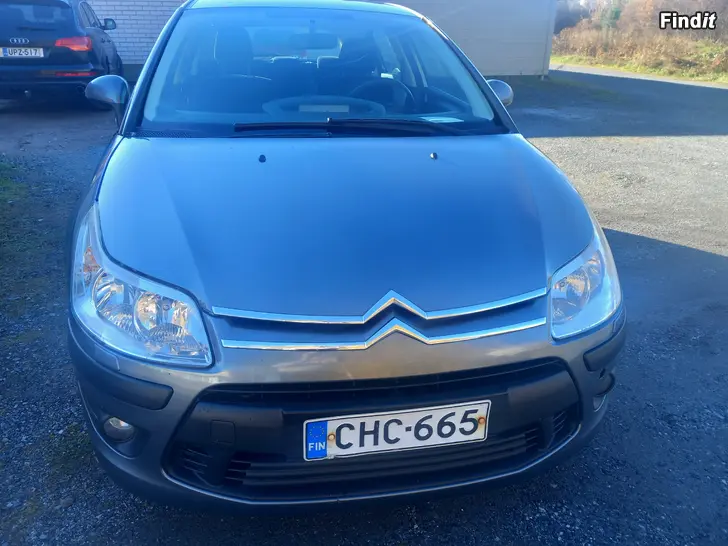 Säljes C4 citroen 1.6 bensa juuri leimattu