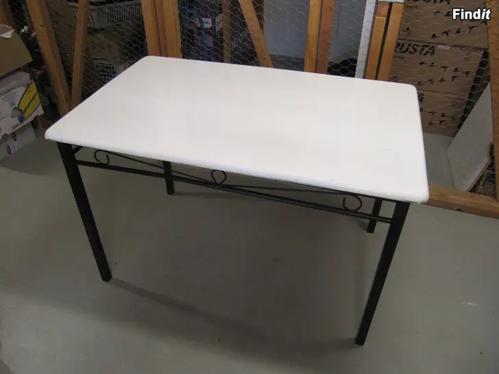 Säljes Mindre matbord