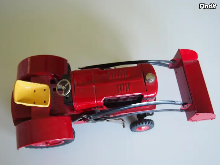 Myydään Plåt traktor