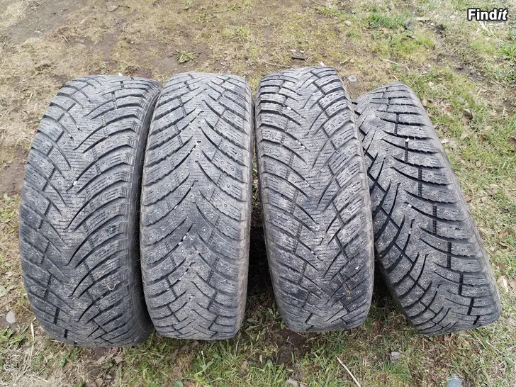 Myydään 195/65R15 nastarenkaat